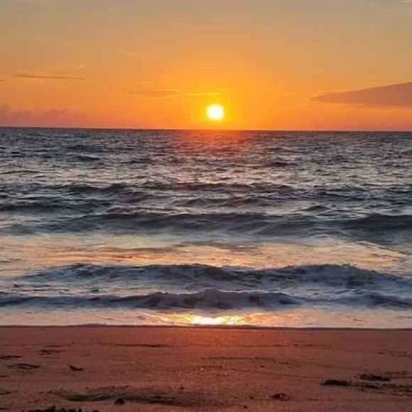 Live listing❣️ like to be notified when I go live for sunrise at the beach - Picture 5 of 6